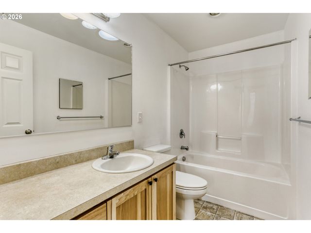 19243 CENTRAL POINT Rd, Oregon City, OR 97045