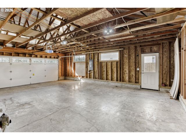 19243 CENTRAL POINT Rd, Oregon City, OR 97045