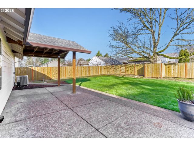 19243 CENTRAL POINT Rd, Oregon City, OR 97045