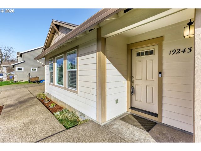 19243 CENTRAL POINT Rd, Oregon City, OR 97045