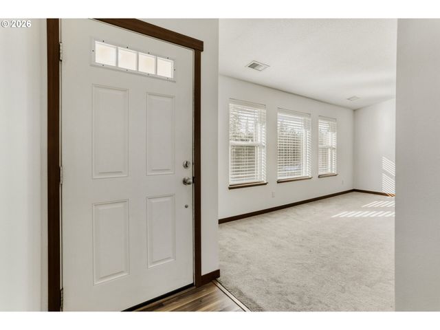 19243 CENTRAL POINT Rd, Oregon City, OR 97045