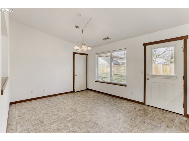 19243 CENTRAL POINT Rd, Oregon City, OR 97045