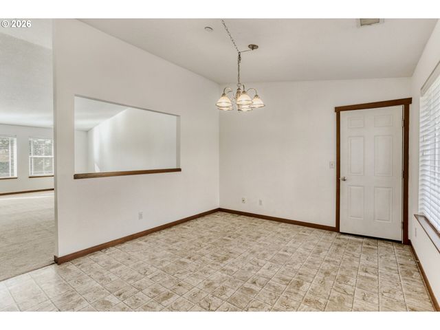 19243 CENTRAL POINT Rd, Oregon City, OR 97045