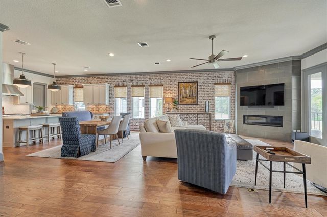 42 Secluded Trail, The Woodlands, TX 77380