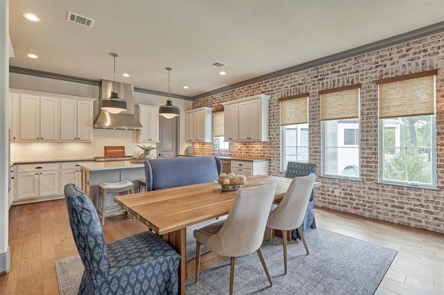 42 Secluded Trail, The Woodlands, TX 77380