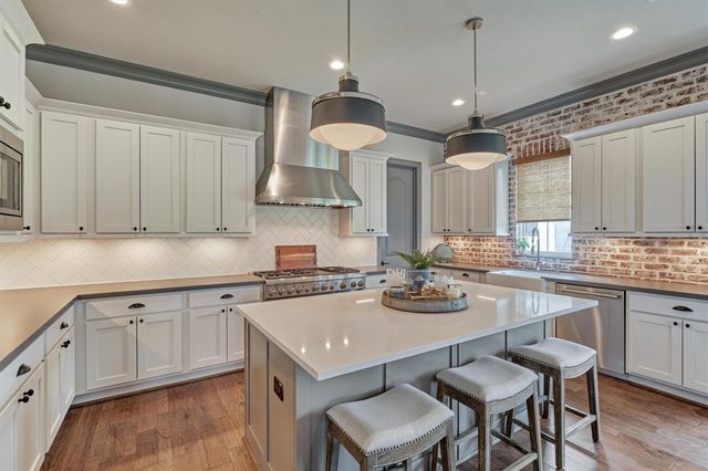 42 Secluded Trail, The Woodlands, TX 77380