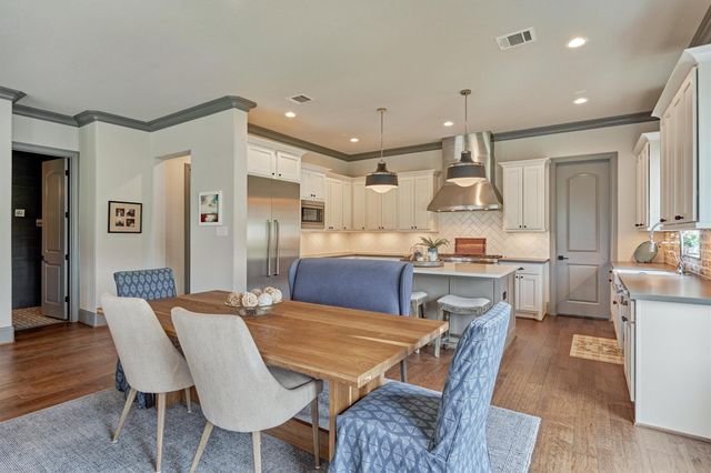 42 Secluded Trail, The Woodlands, TX 77380