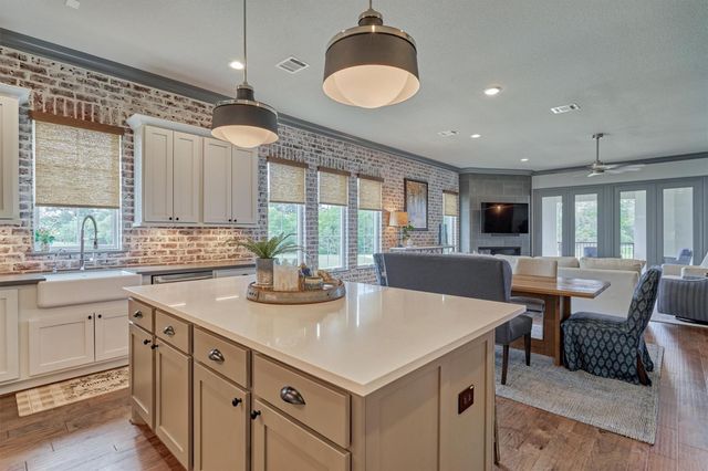 42 Secluded Trail, The Woodlands, TX 77380