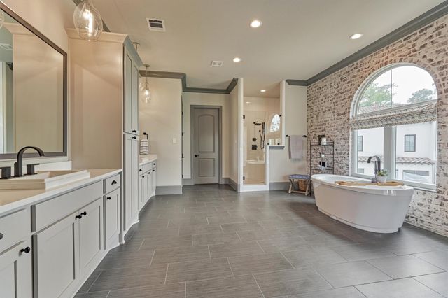 42 Secluded Trail, The Woodlands, TX 77380