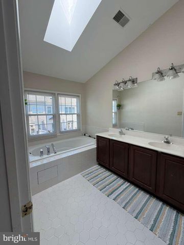 6618 THURLTON DR, Alexandria, VA 22315