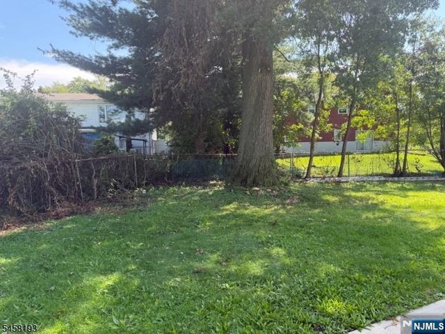 2 Denora Drive A, Totowa, NJ 07512