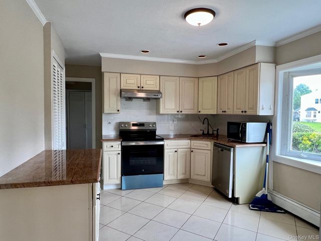 51 Friendly, Hicksville, NY 11801