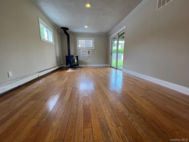 51 Friendly, Hicksville, NY 11801