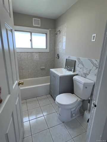 51 Friendly, Hicksville, NY 11801