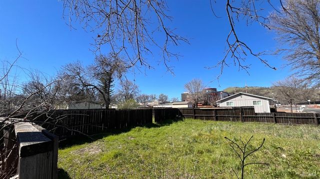 3525 Madrone St, Clearlake, CA 95422