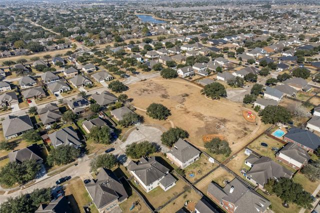 3508 Saxton Green Road, Pearland, TX 77584