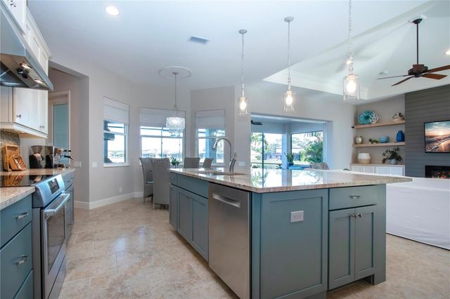 622 ROSEMARY CIRCLE, Bradenton, FL 34212