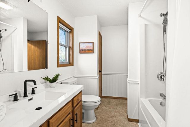 3625 E 6th St, Superior, WI 54880