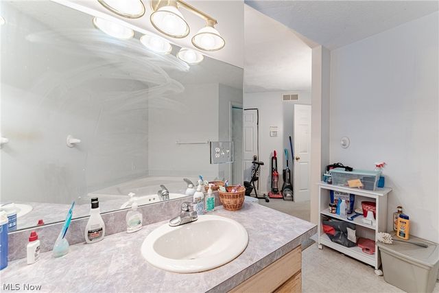 1347 Sharonbrook Drive, Twinsburg, OH 44087