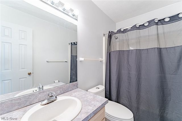 1347 Sharonbrook Drive, Twinsburg, OH 44087