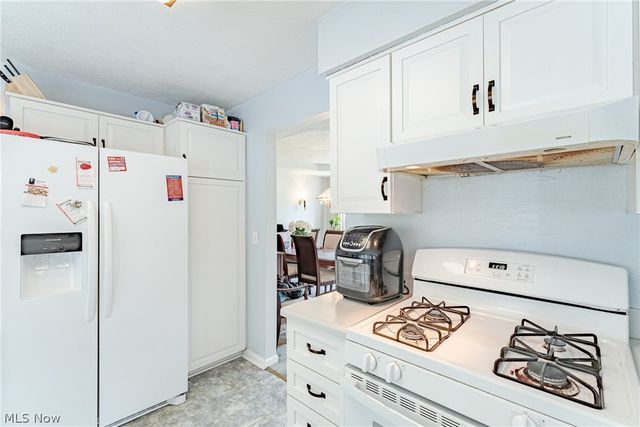1347 Sharonbrook Drive, Twinsburg, OH 44087