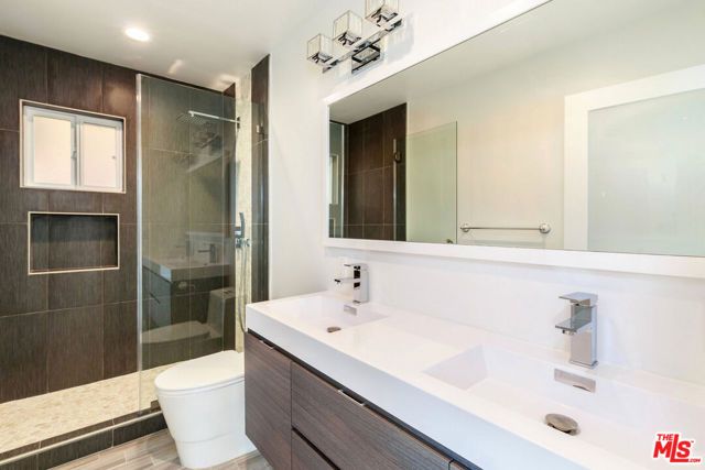 126 Neptune Avenue, Hermosa Beach, CA 90254