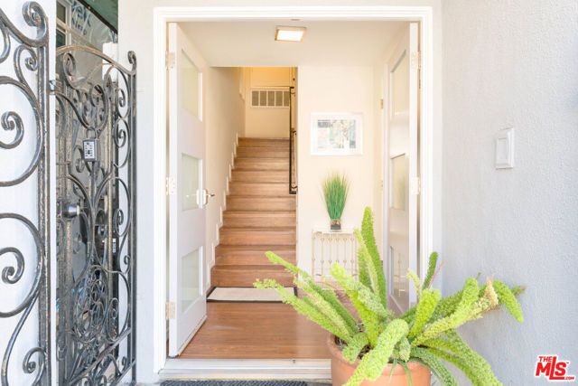 126 Neptune Avenue, Hermosa Beach, CA 90254
