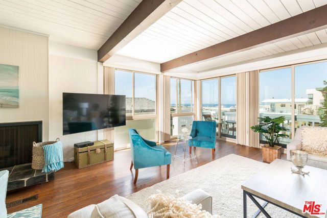 126 Neptune Avenue, Hermosa Beach, CA 90254
