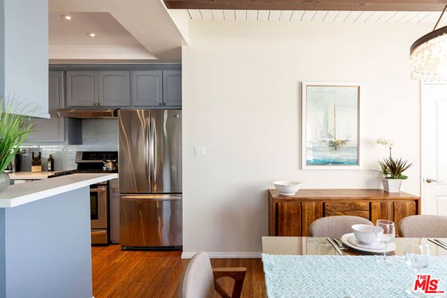 126 Neptune Avenue, Hermosa Beach, CA 90254