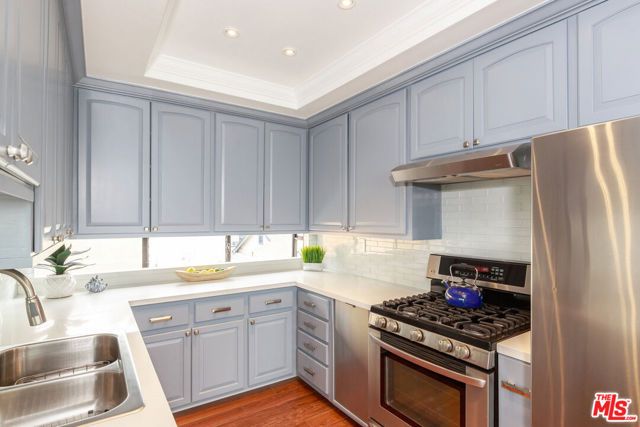 126 Neptune Avenue, Hermosa Beach, CA 90254