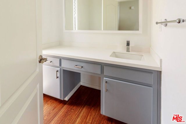 126 Neptune Avenue, Hermosa Beach, CA 90254