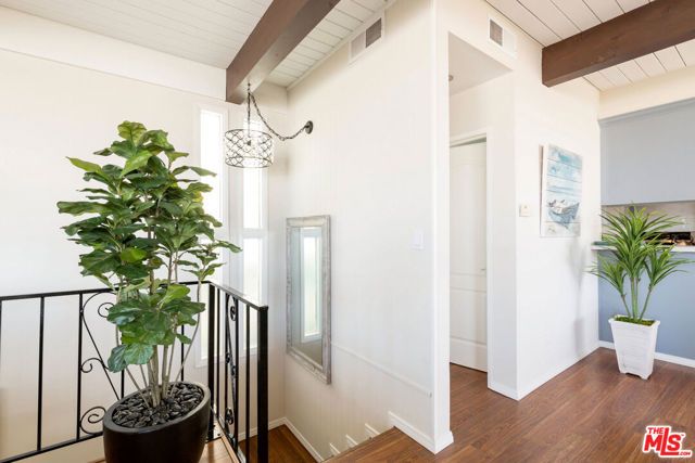 126 Neptune Avenue, Hermosa Beach, CA 90254