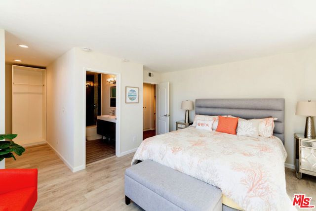126 Neptune Avenue, Hermosa Beach, CA 90254