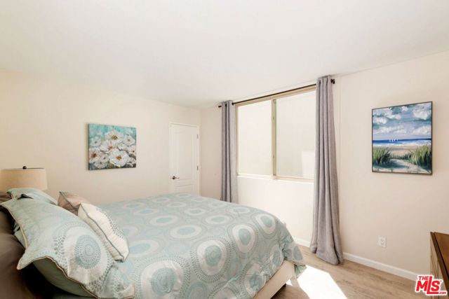 126 Neptune Avenue, Hermosa Beach, CA 90254