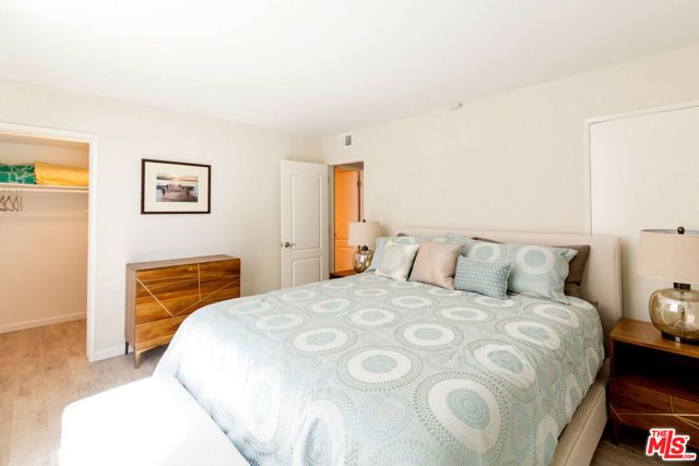 126 Neptune Avenue, Hermosa Beach, CA 90254