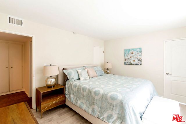 126 Neptune Avenue, Hermosa Beach, CA 90254