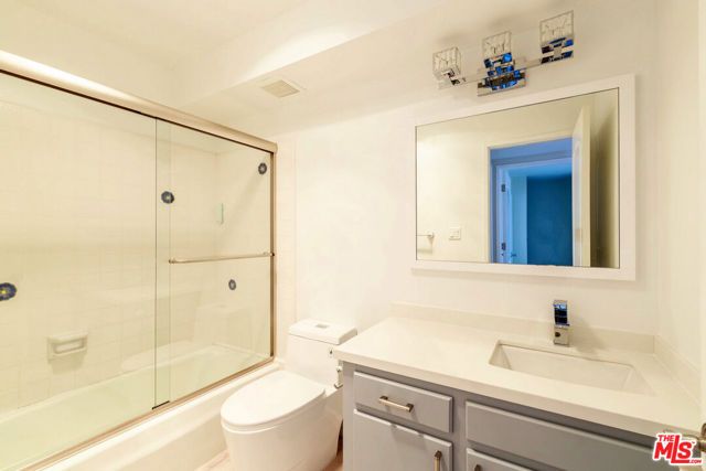 126 Neptune Avenue, Hermosa Beach, CA 90254
