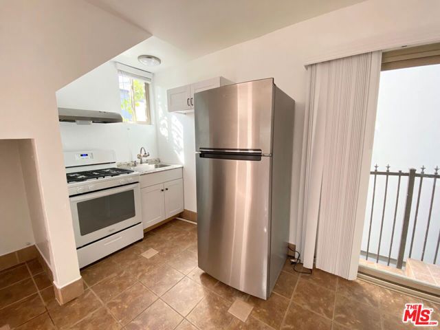126 Neptune Avenue, Hermosa Beach, CA 90254