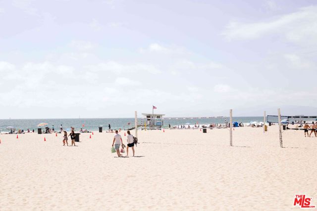 126 Neptune Avenue, Hermosa Beach, CA 90254