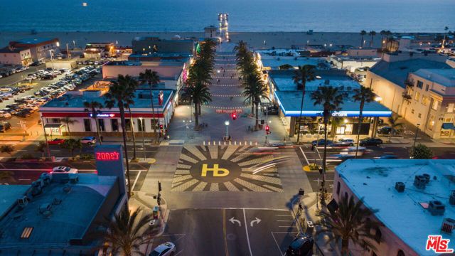 126 Neptune Avenue, Hermosa Beach, CA 90254