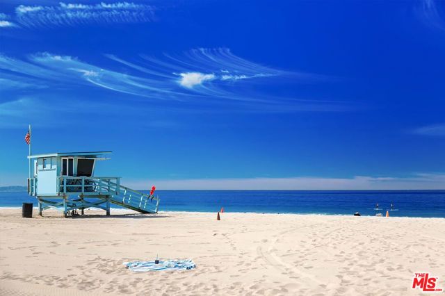 126 Neptune Avenue, Hermosa Beach, CA 90254