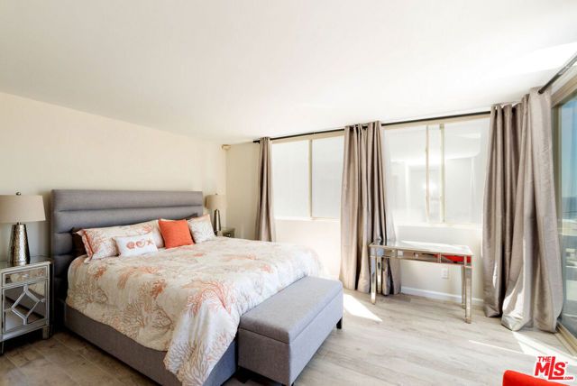 126 Neptune Avenue, Hermosa Beach, CA 90254