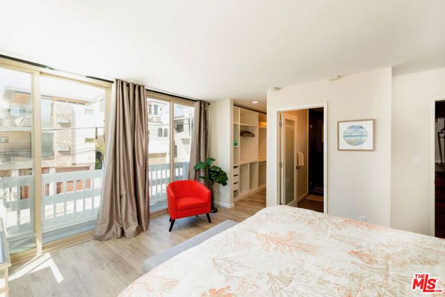 126 Neptune Avenue, Hermosa Beach, CA 90254