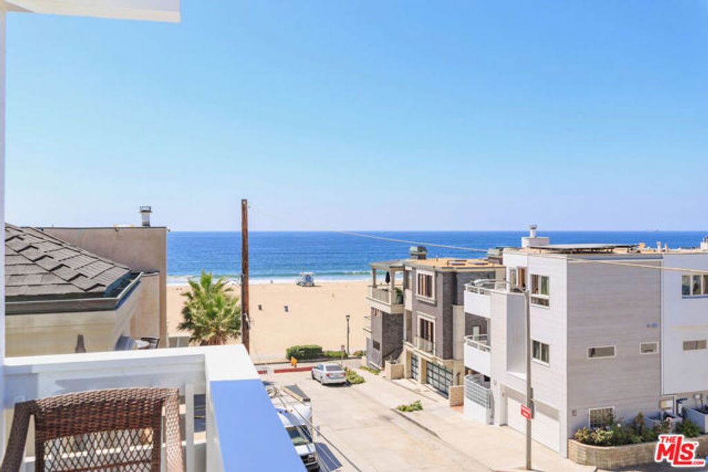 126 Neptune Avenue, Hermosa Beach, CA 90254