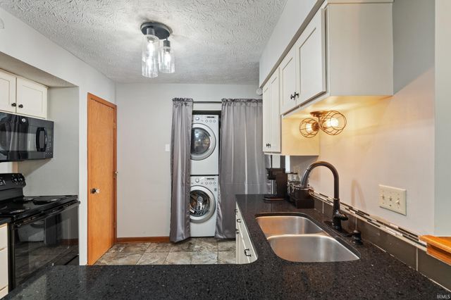 9593 Bay Vista West Drive, Indianapolis, IN 46250