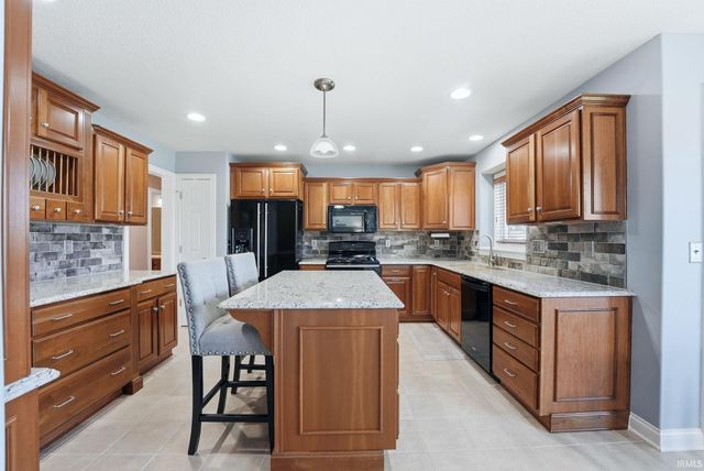 2101 Lake Front Drive, Fort Wayne, IN 46804