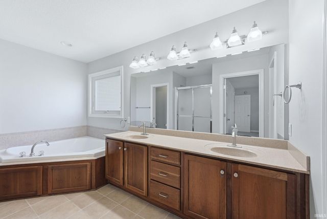 2101 Lake Front Drive, Fort Wayne, IN 46804