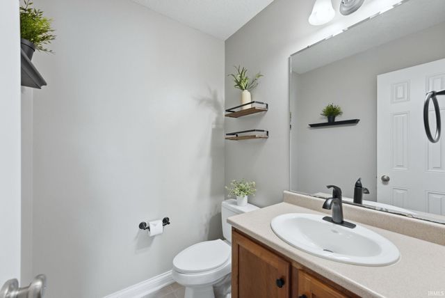 2101 Lake Front Drive, Fort Wayne, IN 46804