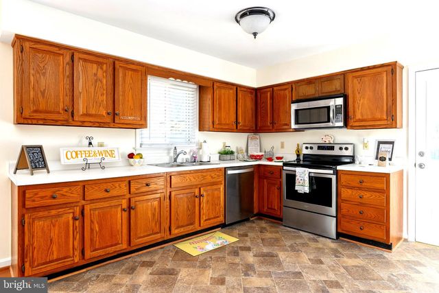 5527 SMITH STATION RD, Fredericksburg, VA 22407