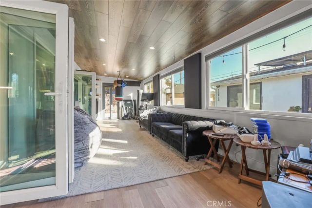 20422 Schoenborn, Winnetka, CA 91306